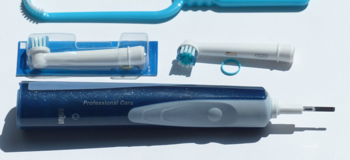 ¿Es mejor el cepillo de dientes eléctrico o el manual?